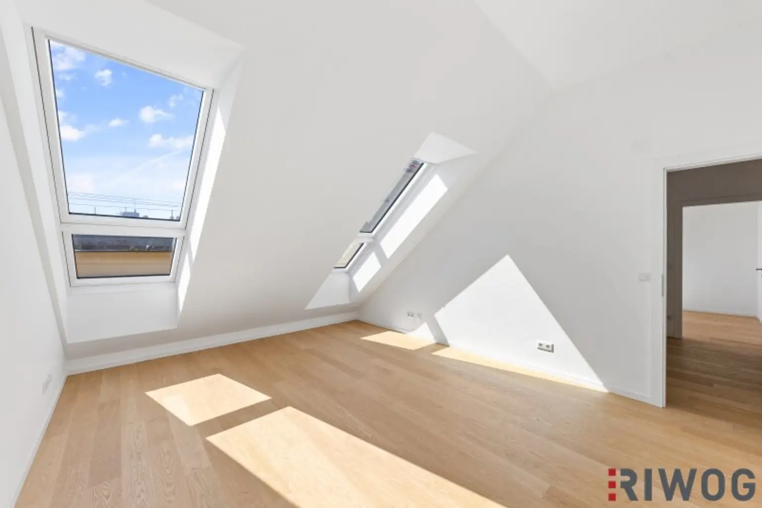 Imposante und sehr helle Dachgeschosswohnung mit 2 Terrassen und hochwertiger Ausstattung in ehemlaigen Fuhrwerkhaus