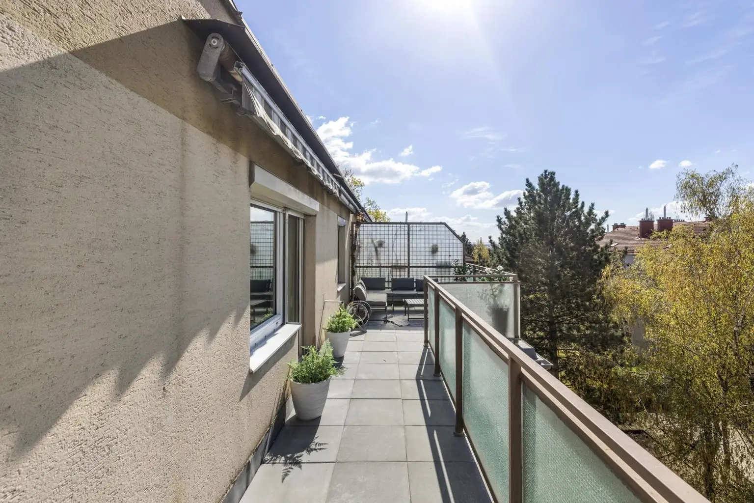In Kürze frei. 3 Zimmer + Kabinett und 2 große Dachterrassen. Alles wie neu...!!!