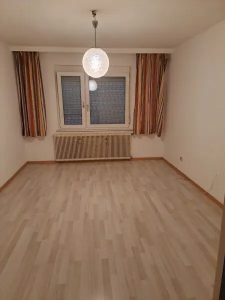 Gepflegte, sehr gut aufgeteilte 79 m² Mietwohnung (2,5 Zimmer) inkl 1 Stellplatz und optional mit Gartenbenützung* – nur € 600- monatlich