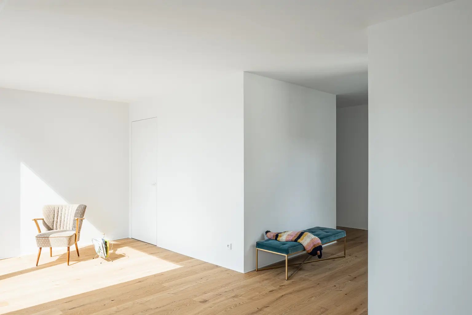 Loft-Feeling trifft Altbauflair – 3 Zimmer Erstbezug mit Terrasse nahe U6