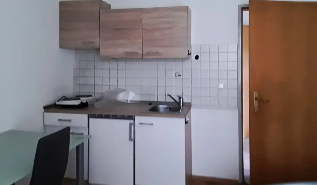 Einzelzimmer, Monteurzimmer oder Arbeiterzimmer mit PKW– Stellplatz in der aufstrebenden, Stadtgemeinde- Laakirchen.