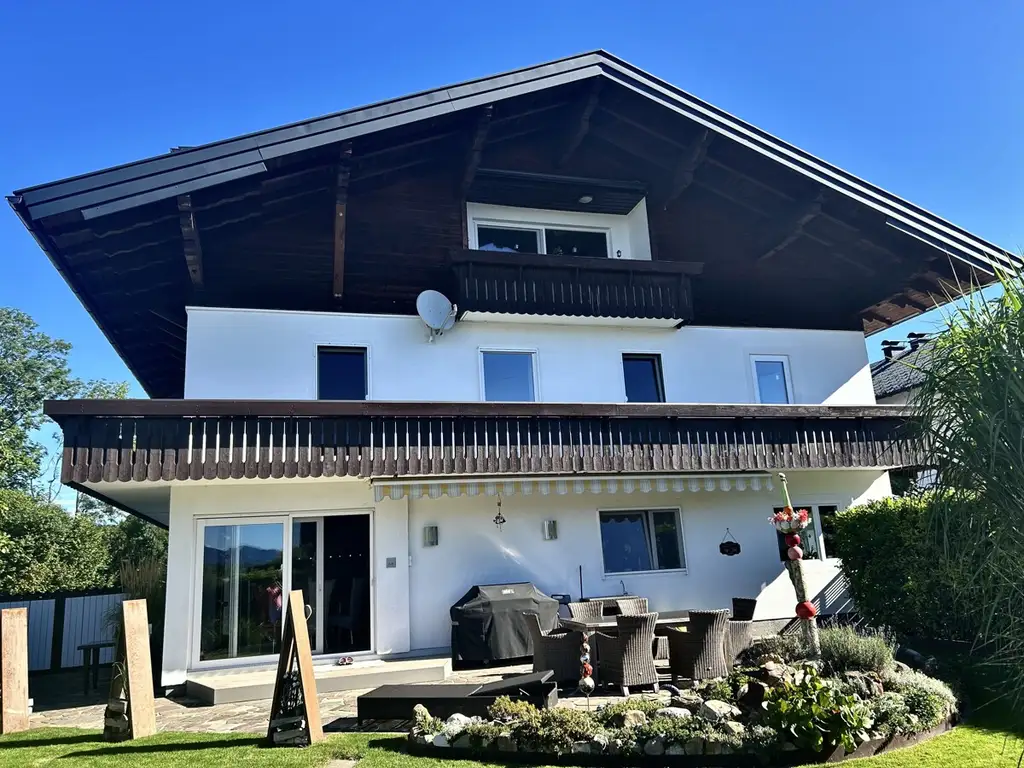 Stilvolles Wohnen im Grünen – Maisonette mit Aussicht & Biotop in Toplage