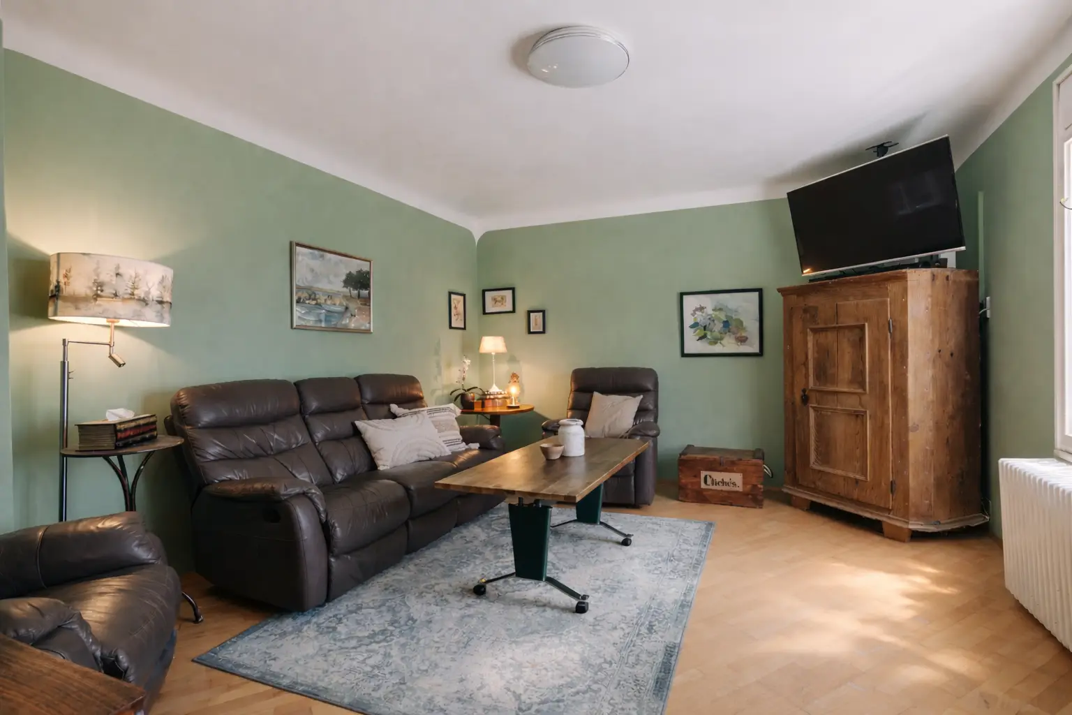 Wohnzimmer mit rustikalen Akzenten