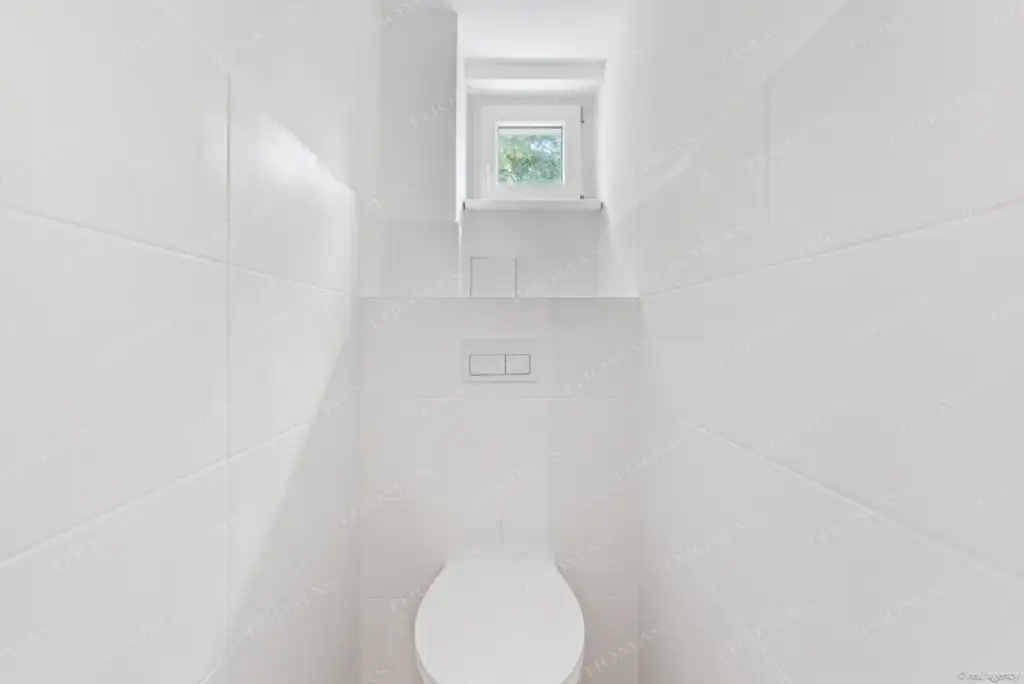 Komplett sanierte 2-Zimmer-Wohnung mit Loggia