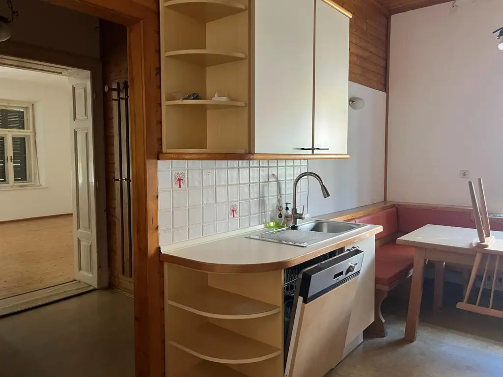Doppelhaushälfte in herrschaftlichem Haus