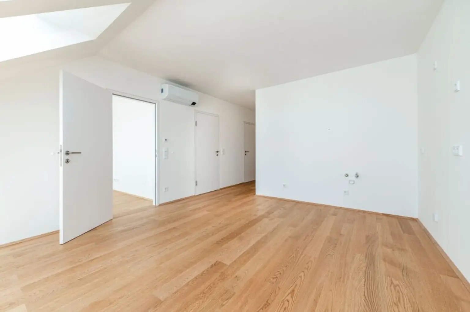 3-Zimmer-Maisonette mit Dachterrasse nahe Rochusmarkt zu vermieten!