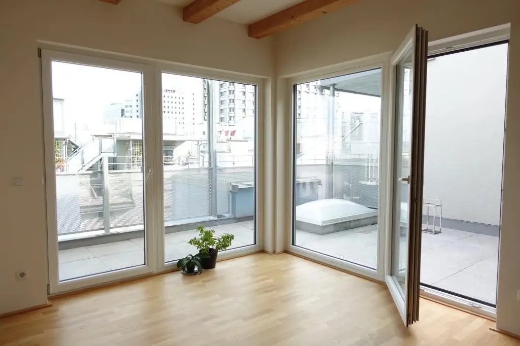 DG-Wohnung mit Traumaustattung 67m² Terrassenfläche - Grenze 1. Bezirk!!!