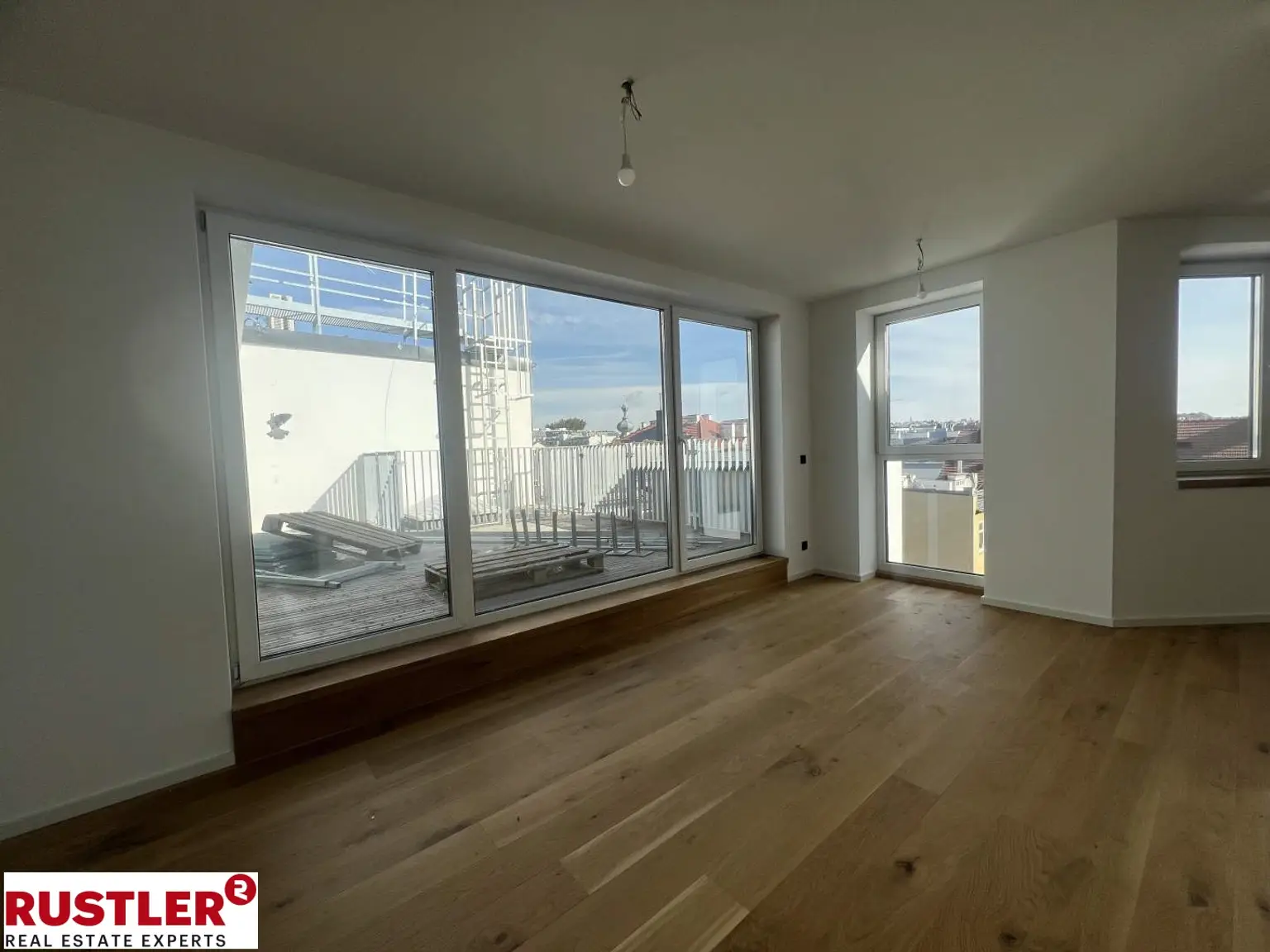 Luxus Penthouse mit sonniger Dachterrasse am Reinlpark | ERSTBEZUG