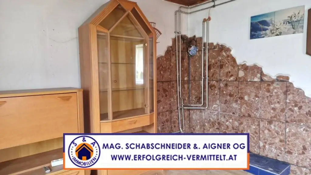 Kleines Stadthaus zum Renovieren mit ruhigem Garten mitten im Zentrum!