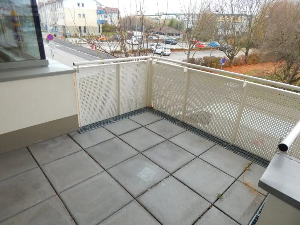 "PROVISIONSFREI" Helle und ruhige 3 Zimmer Terrassenwohnung mit Tiefgaragenplatz