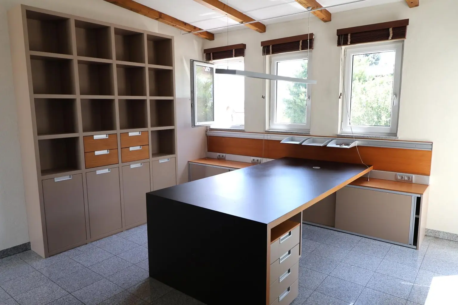 Büro EG