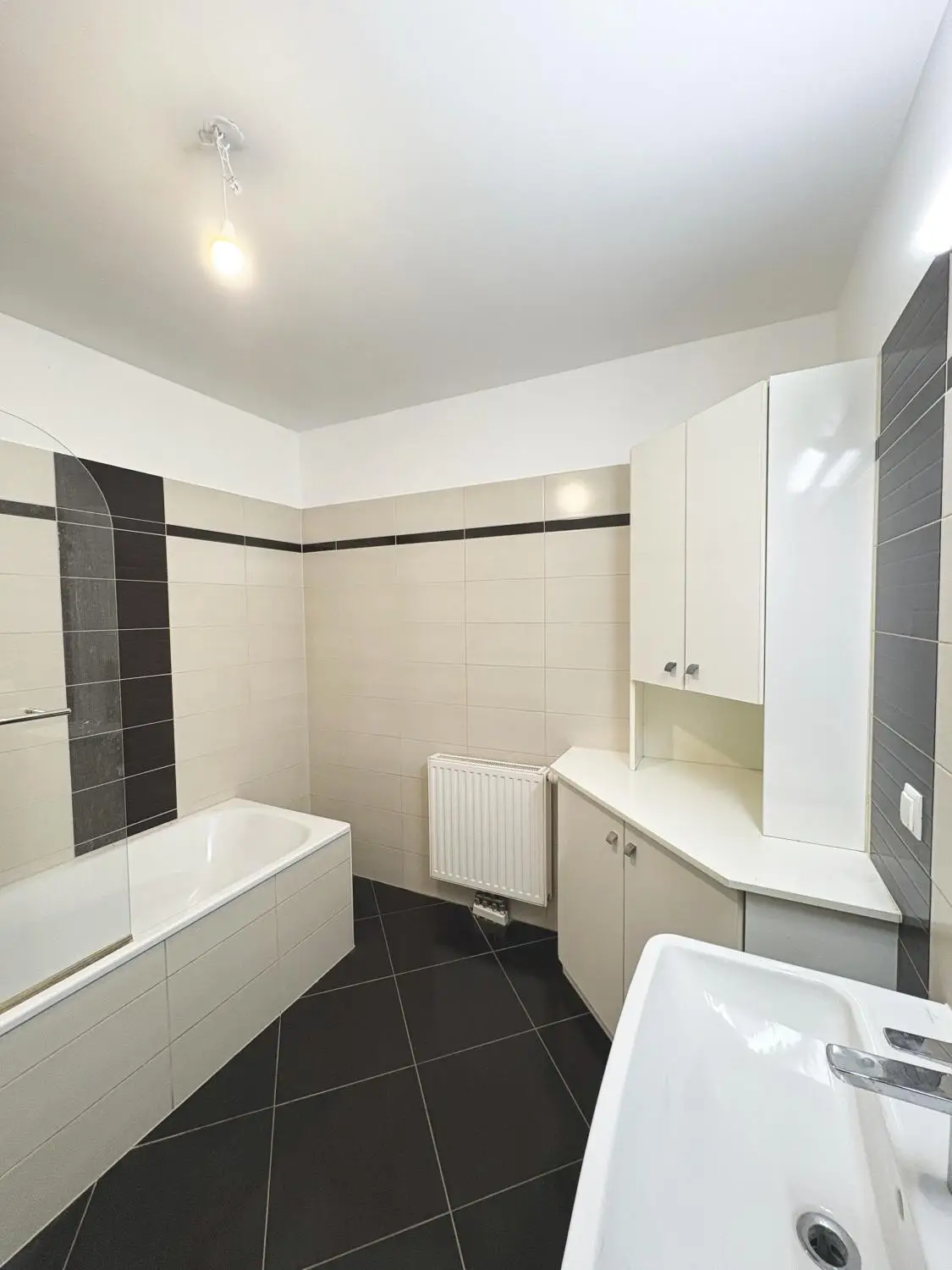 FINANZIERUNGSBEITRAG - 
Großzügige 3-Zimmer-Wohnung mit Loggia!