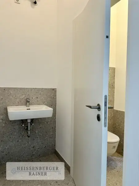 BOUTIQUE RETAIL SPACE /// BESTLAGE IM SERVITENVIERTEL
