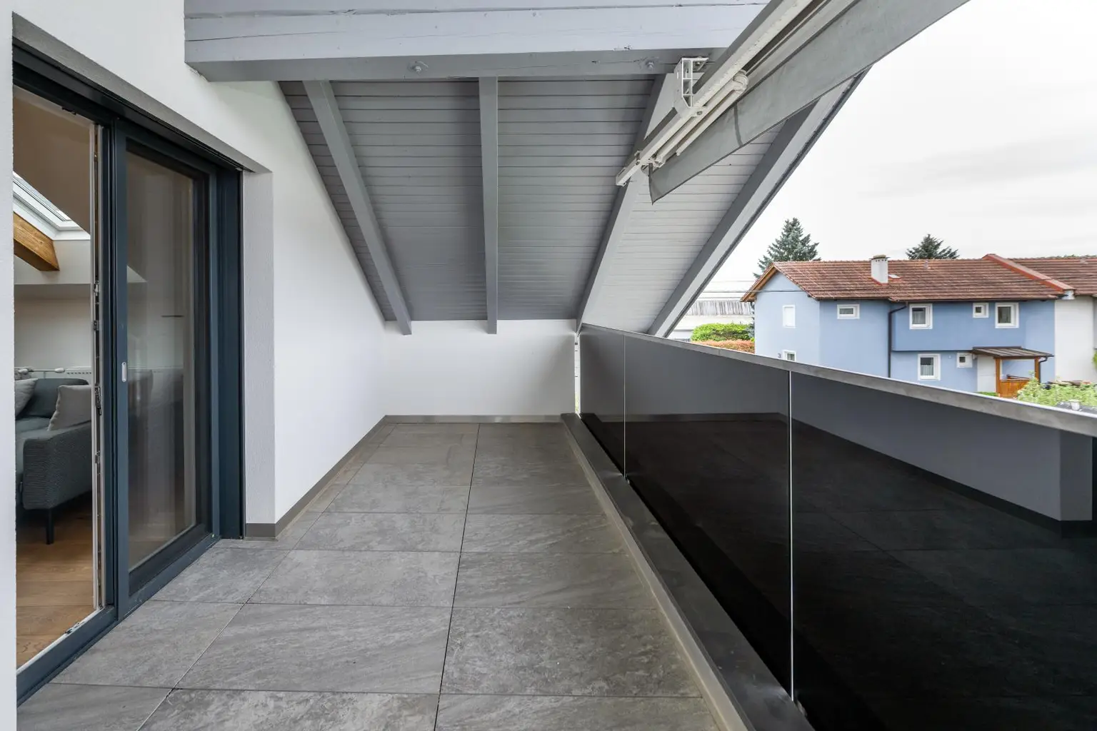 Große Westterrasse OG