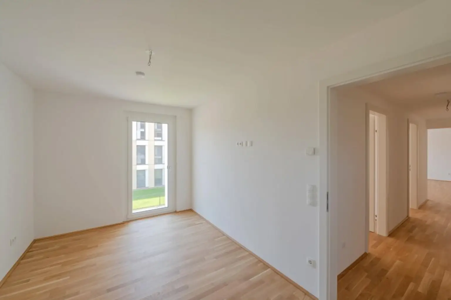 Balkonwohnung in Grünruhelage- Schwimmbad und Sauna im Haus. PROVISIONSFREI