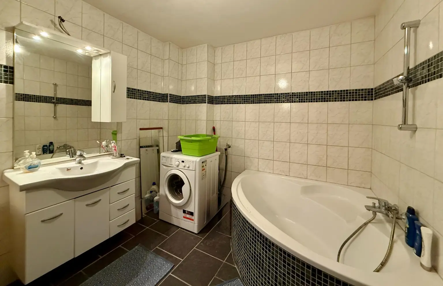 Großzügige 3-Zimmer-Wohnung mit Terrasse und Parkplatz