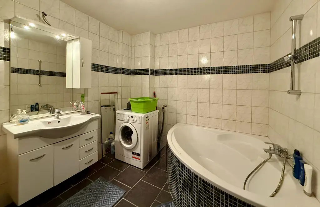 Großzügige 3-Zimmer-Wohnung mit Terrasse und Parkplatz