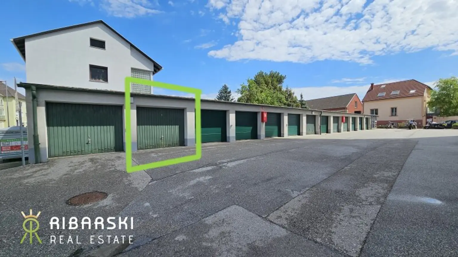 Fast wie ein Penthouse der 70er Jahre - großzügige Wohnung mit 4 Zimmern und drei Loggien - Garage inklusive