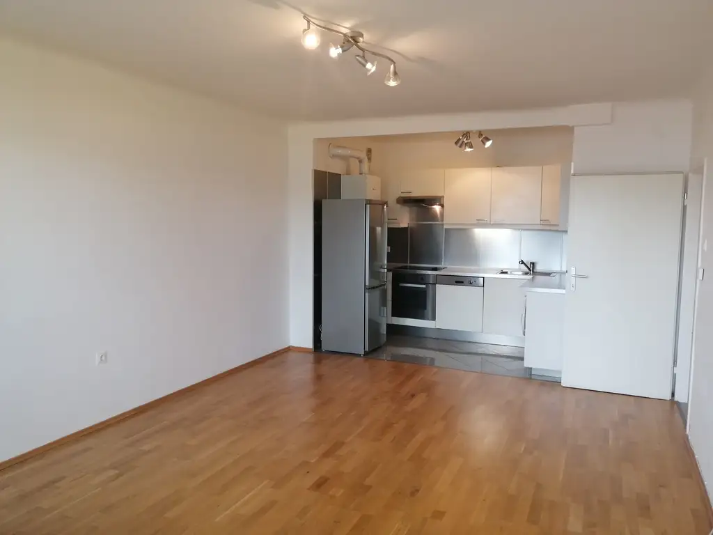 Ob Single oder Pärchen hier wollen Sie Wohnen! Nähe Kagranerplatz! Loggia!