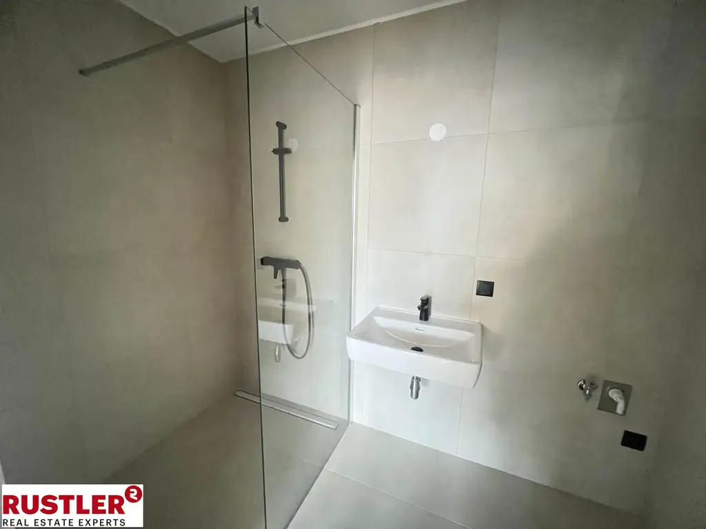 Top moderne Dachgeschosswohnung mit Terrasse & Fernblick | Erstbezug am Reinlpark