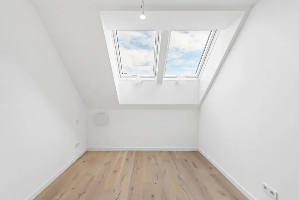 ZUM VERLIEBEN: EIN DACHGESCHOSS-TRAUM MIT BALKON