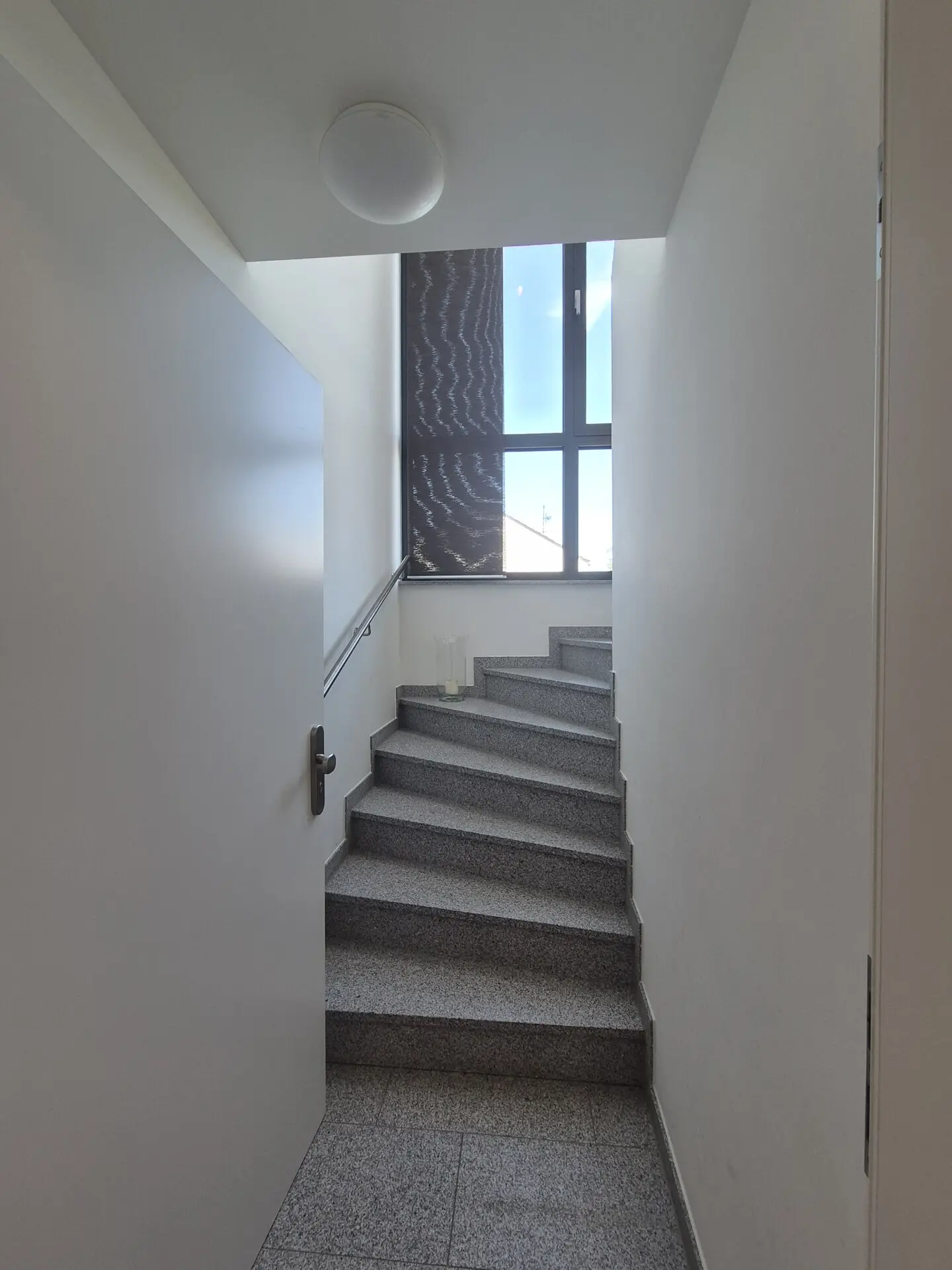 Wohnungseigener Treppenaufgang Ansicht 3