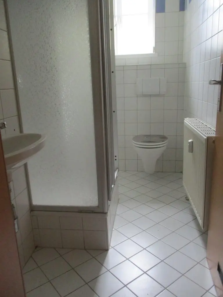 Ruhige 2-Zimmer-Altbauwohnung mit Küchenblock im Zentrum von Krieglach zu mieten !