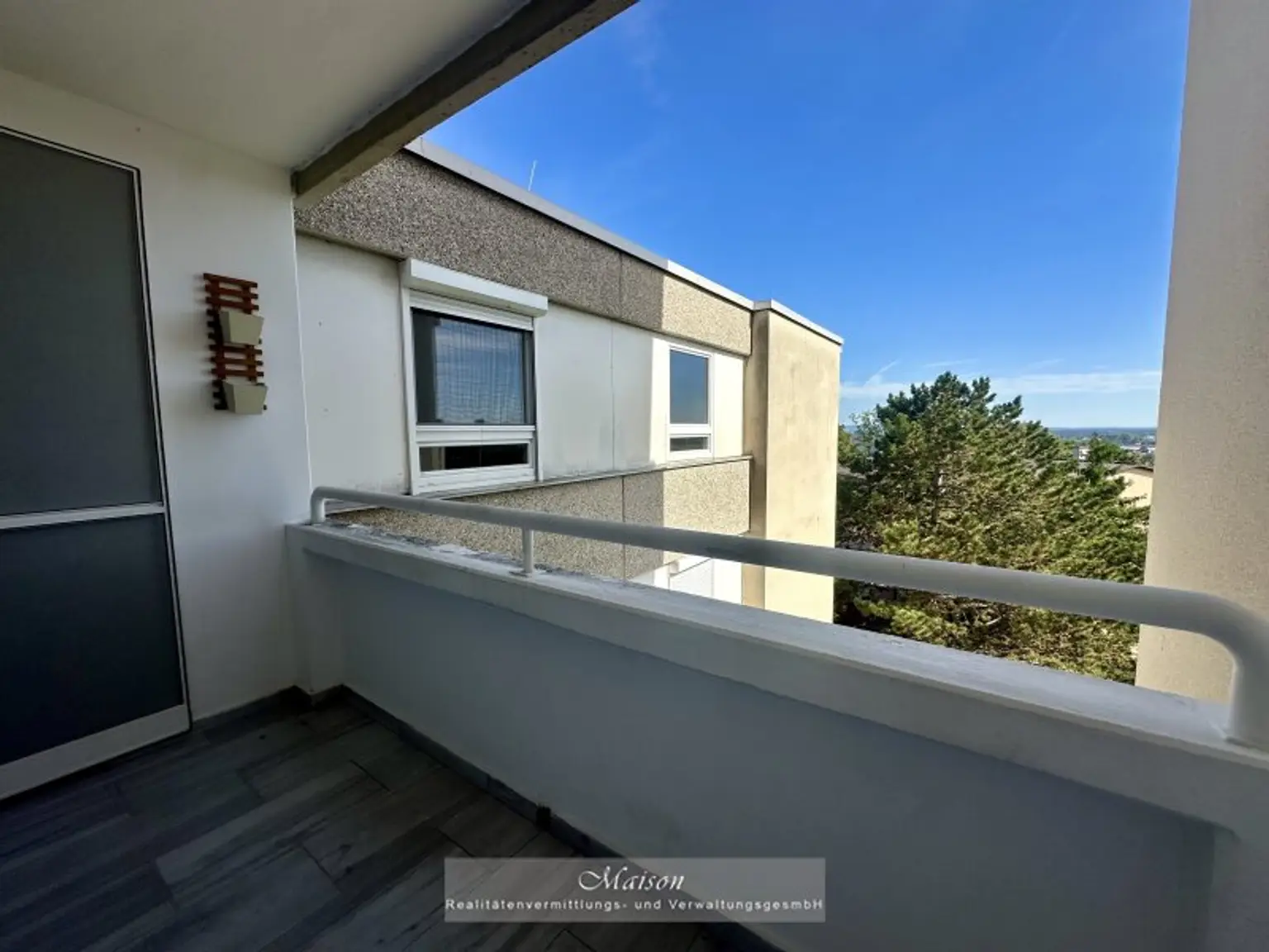 DIREKT AM KURPARK BAD VÖSLAU - SONNIGES FAMILIENEIGENTUM MIT LOGGIA IN TOPZUSTAND