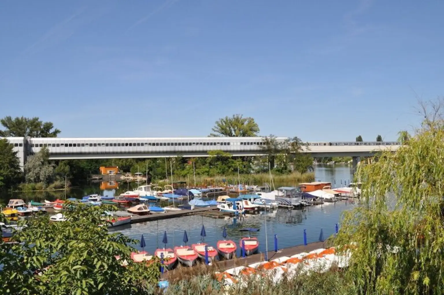 PROVISIONSFREI - THE WATERFRONT CURIOSITY - ABSOLUTE SELTENHEIT – EIGENGRUND BEI DER ALTEN DONAU!