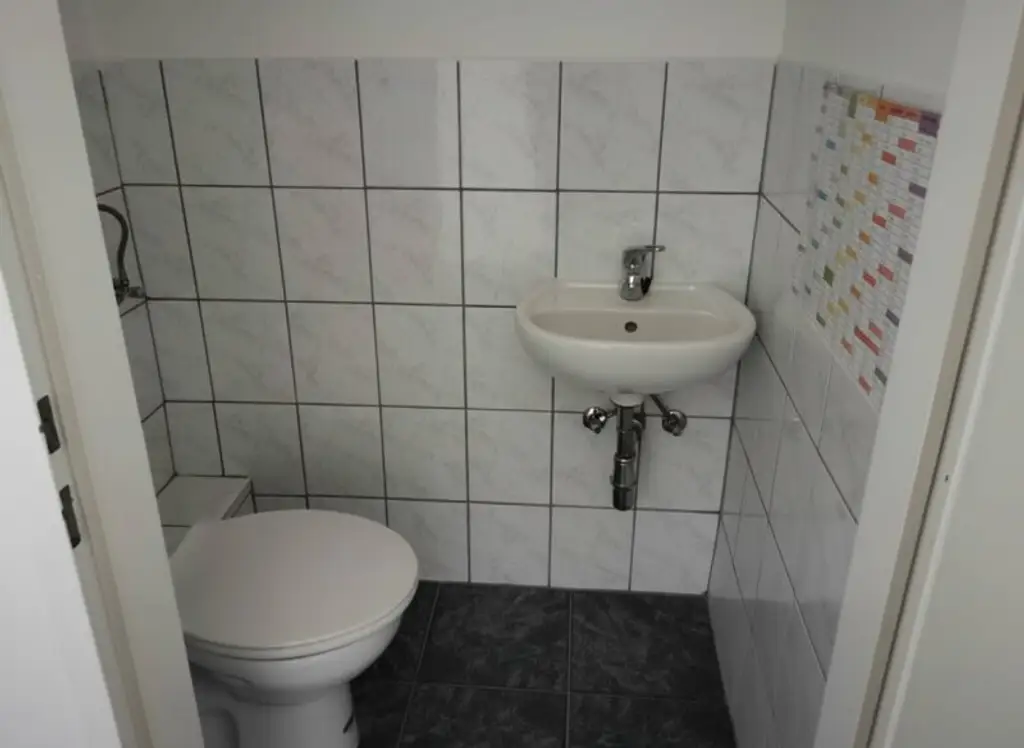 ++NEU++ 3-Zimmer Altbau-Wohnung (renovierungsbedürftig), guter Grundriss