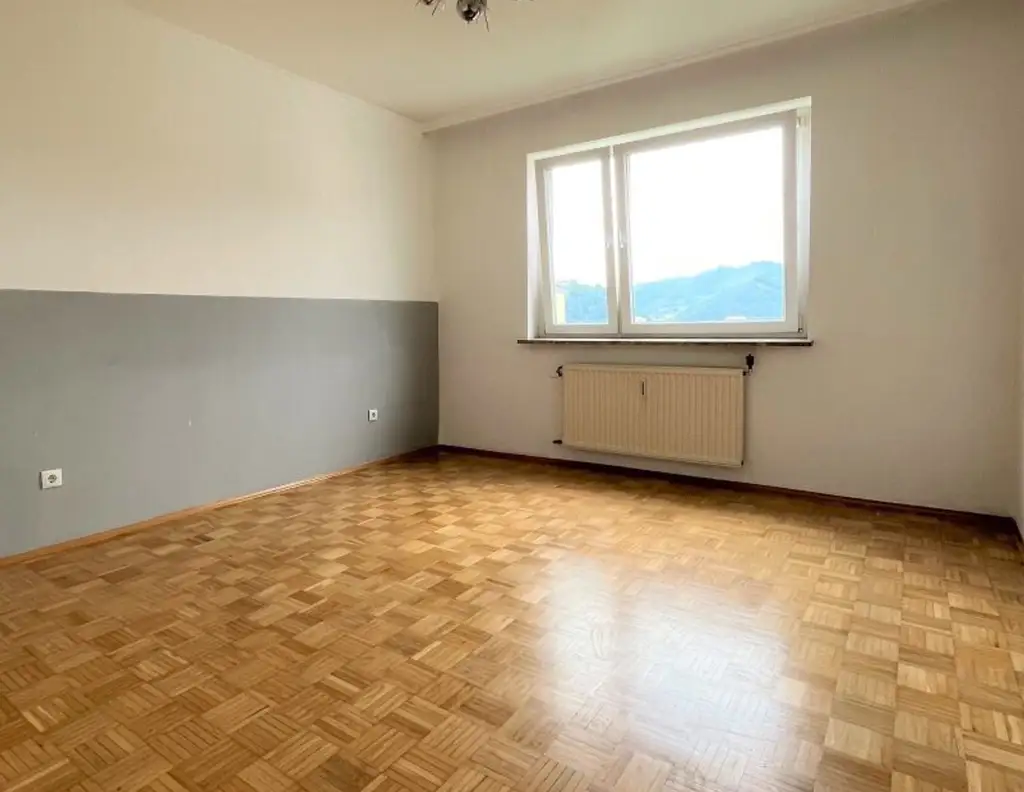 Attraktive 2-Zimmer-Wohnung mit Einbauküche und Loggia!
