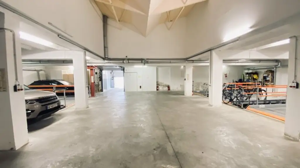 Schöne 4 Zimmer Wohnung mit Terrasse. Nähe Mariahilfer Straße