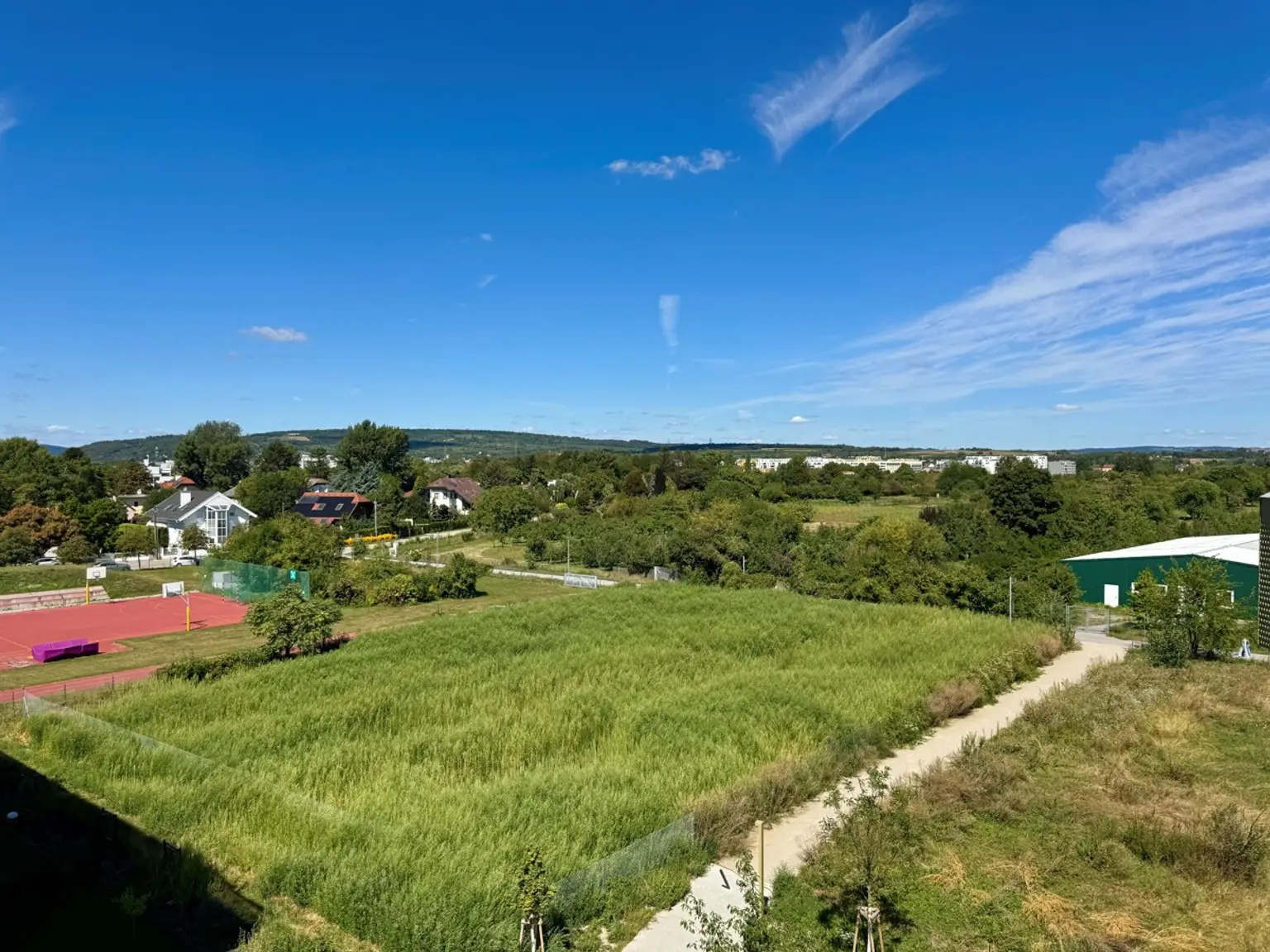 Neu und provisionsfrei: Schnäppchet Hit im 4. Stock - Hirschfeld