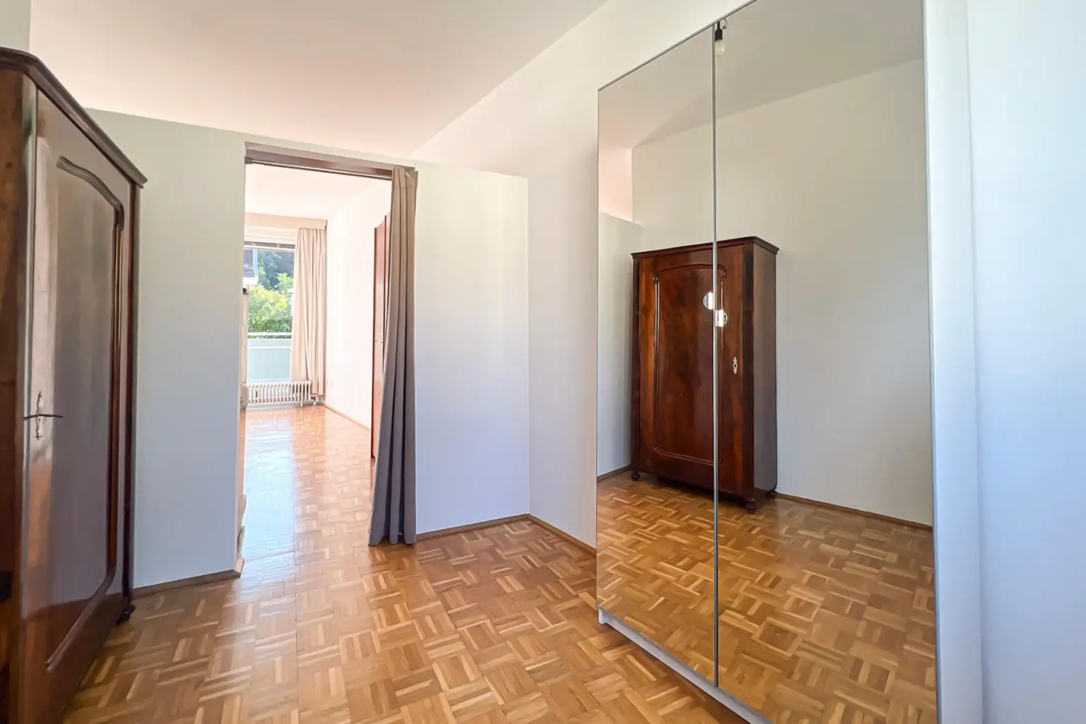 “Rare Parkside Living! Beside Vienna’s Romantic English Garden!“