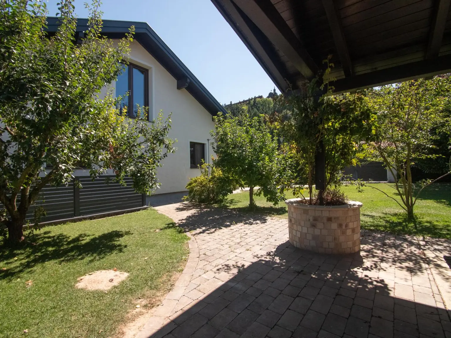 Exklusives Einfamilienhaus mit Ausblick und Wellnessbereich