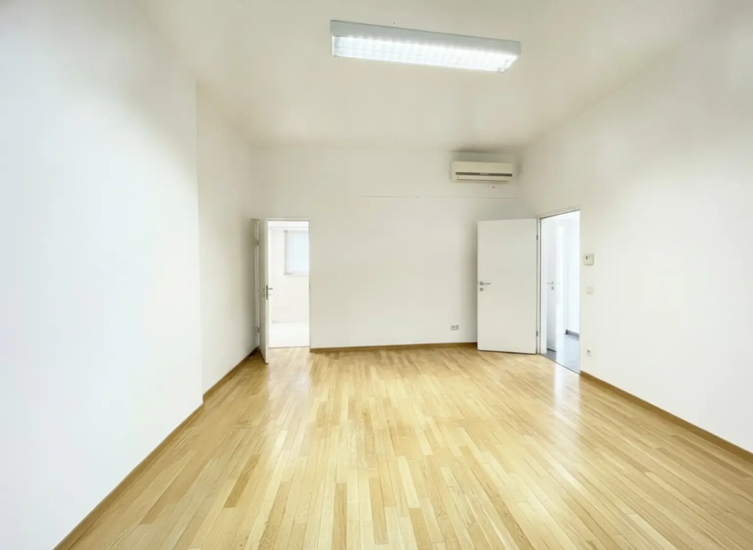 In Renovierung - UNBEFRISTET: Klimatisierte, helle Wohnung mit fantastischem Blick auf den Stephansdom / Under renovation – UNLIMITED RENT: Air-conditioned, bright flat with a fantastic view of St Stephen’s Cathedral