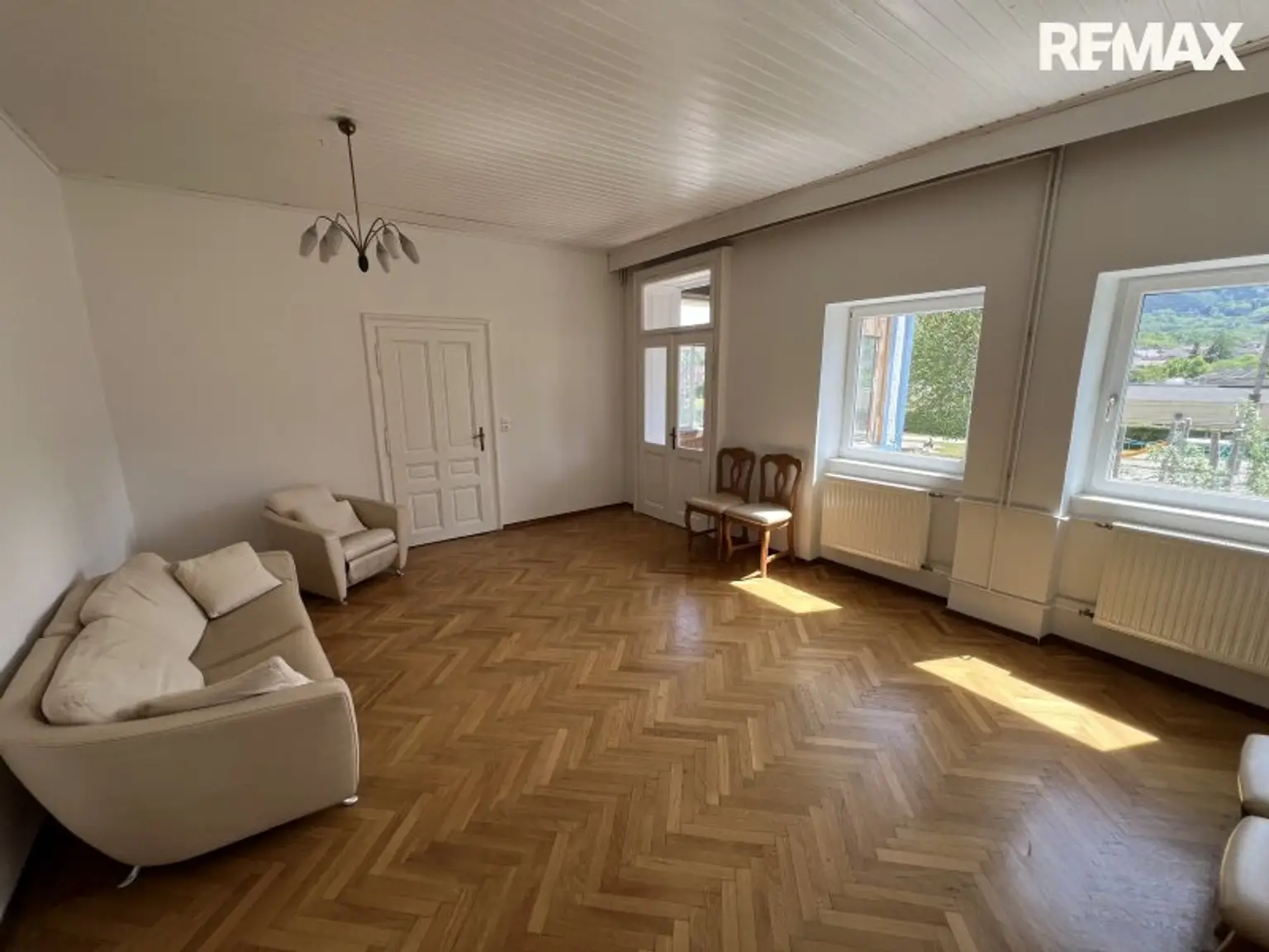 Schlossblick! Charmantes Einfamilienhaus in Gloggnitz am Silbersberg!!