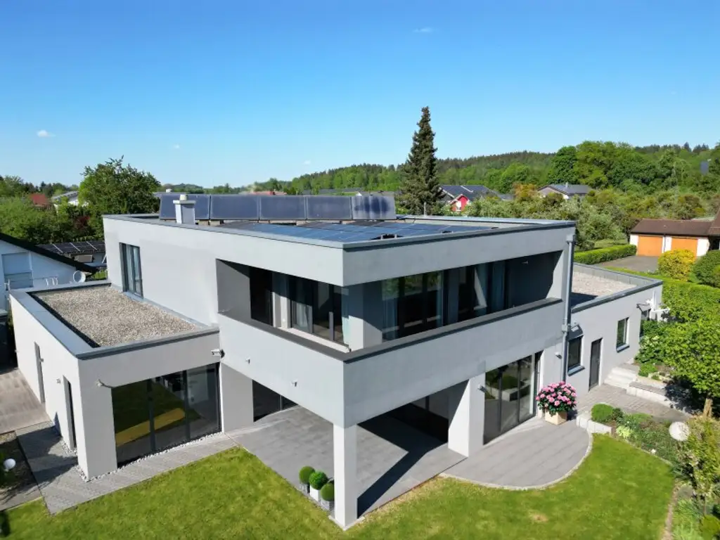Exklusive Villa mit Indoor- & Outdoor-Pool, Smart-Home-Ausstattung und durchdachtem Raumkonzept
