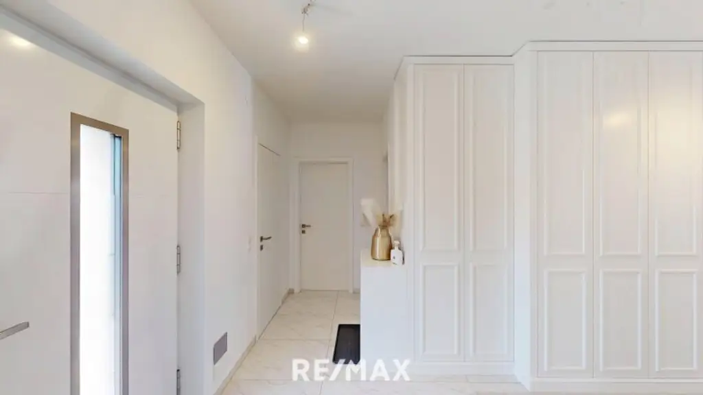 REPRÄSENTATIVE TRAUMVILLA IN BESTLAGE VON HIMBERG NÄHE WIEN & U1