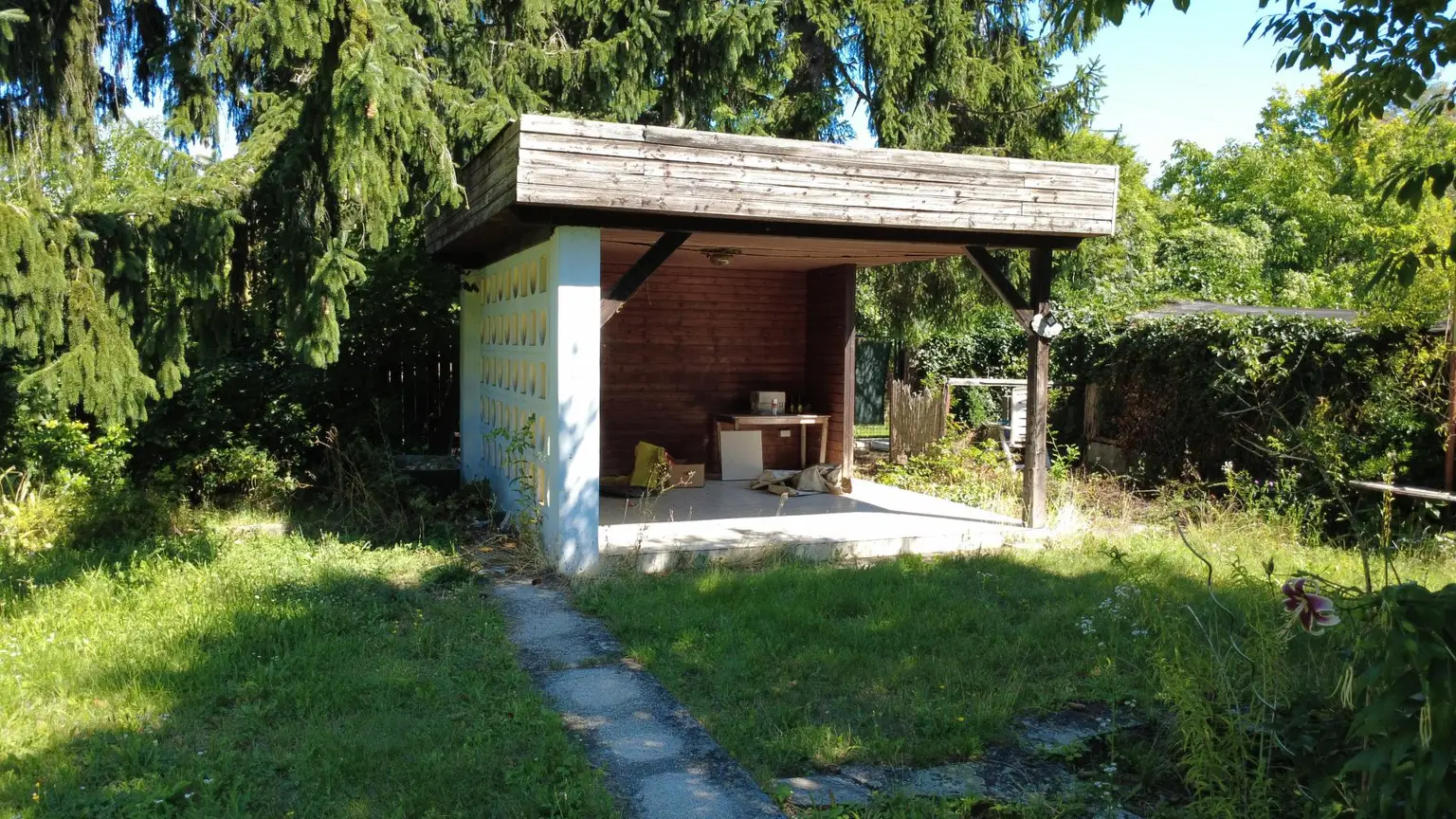 Attraktives Entwicklungsgrundstück mit Bestandshaus – Bauklasse II–III