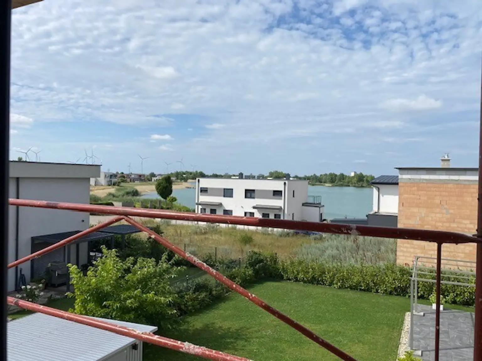 Moderne Doppelhaushälfte in Parndorf: Erstbezug mit Garten und Terrasse!