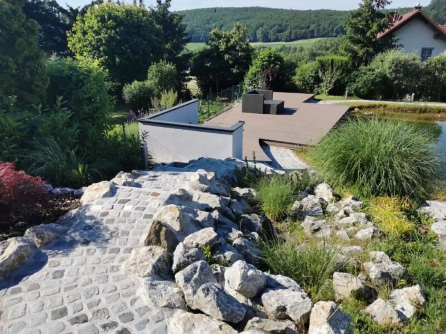 Sonniges Traumgrundstück mit PRIVATEM SCHWIMMTEICH und BAUPOTENZIAL
