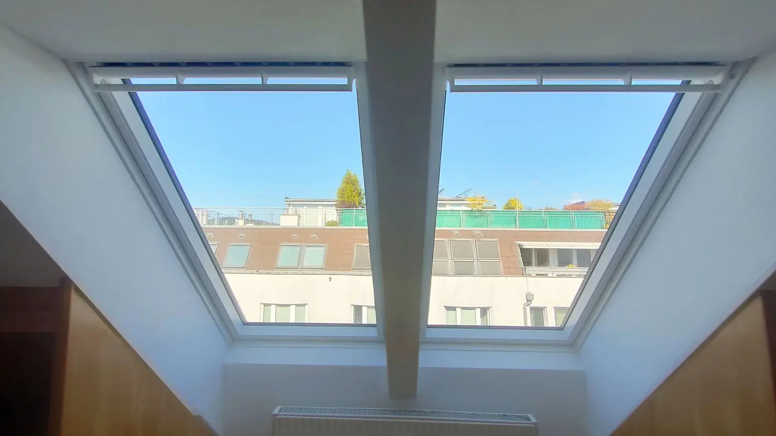 Moderne Dachgeschoß-Garconniere in ruhiger Lage Nähe U4-Unter St. Veit!