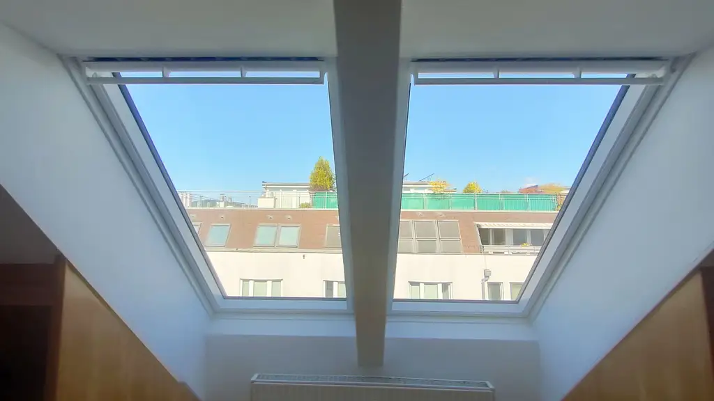 Moderne Dachgeschoß-Garconniere in ruhiger Lage Nähe U4-Unter St. Veit!