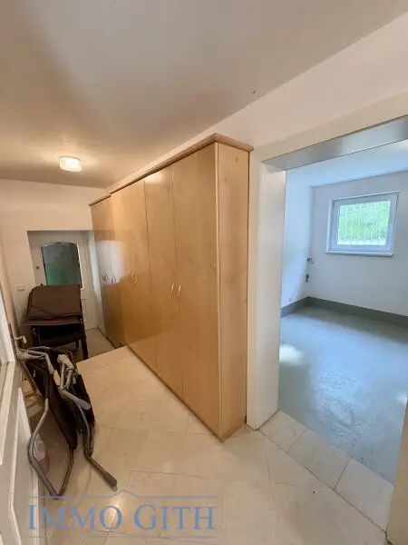 GROSSZÜGIGE DOPPELHAUSHÄLFTE IN GRÜNRUHELAGE MIT WIENBLICK IN MARIA ENZERSDORF ZU MIETEN!