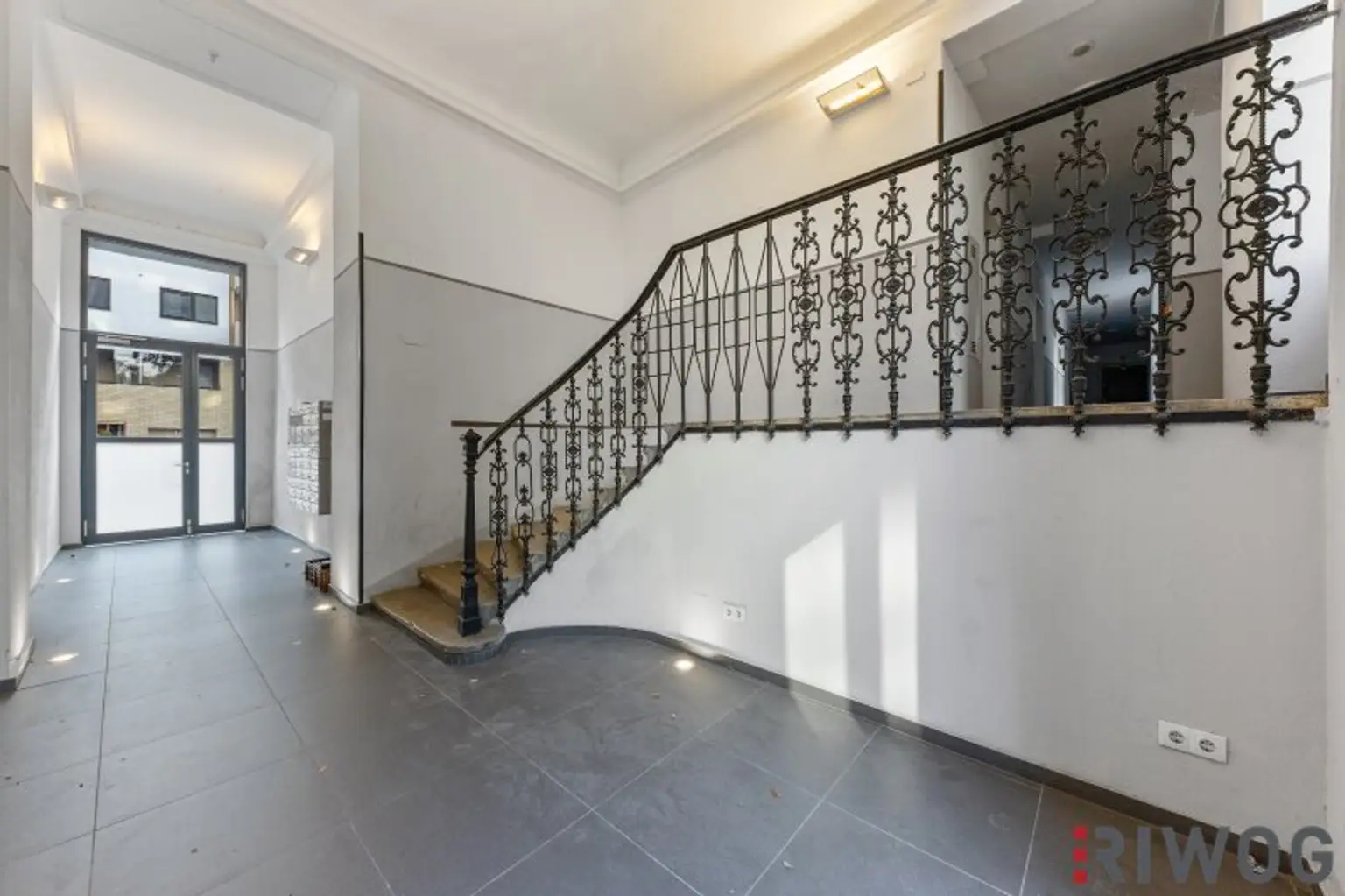 Moderne 3-Zimmer DG-Wohnung zwei Außenflächen und Traumausblick