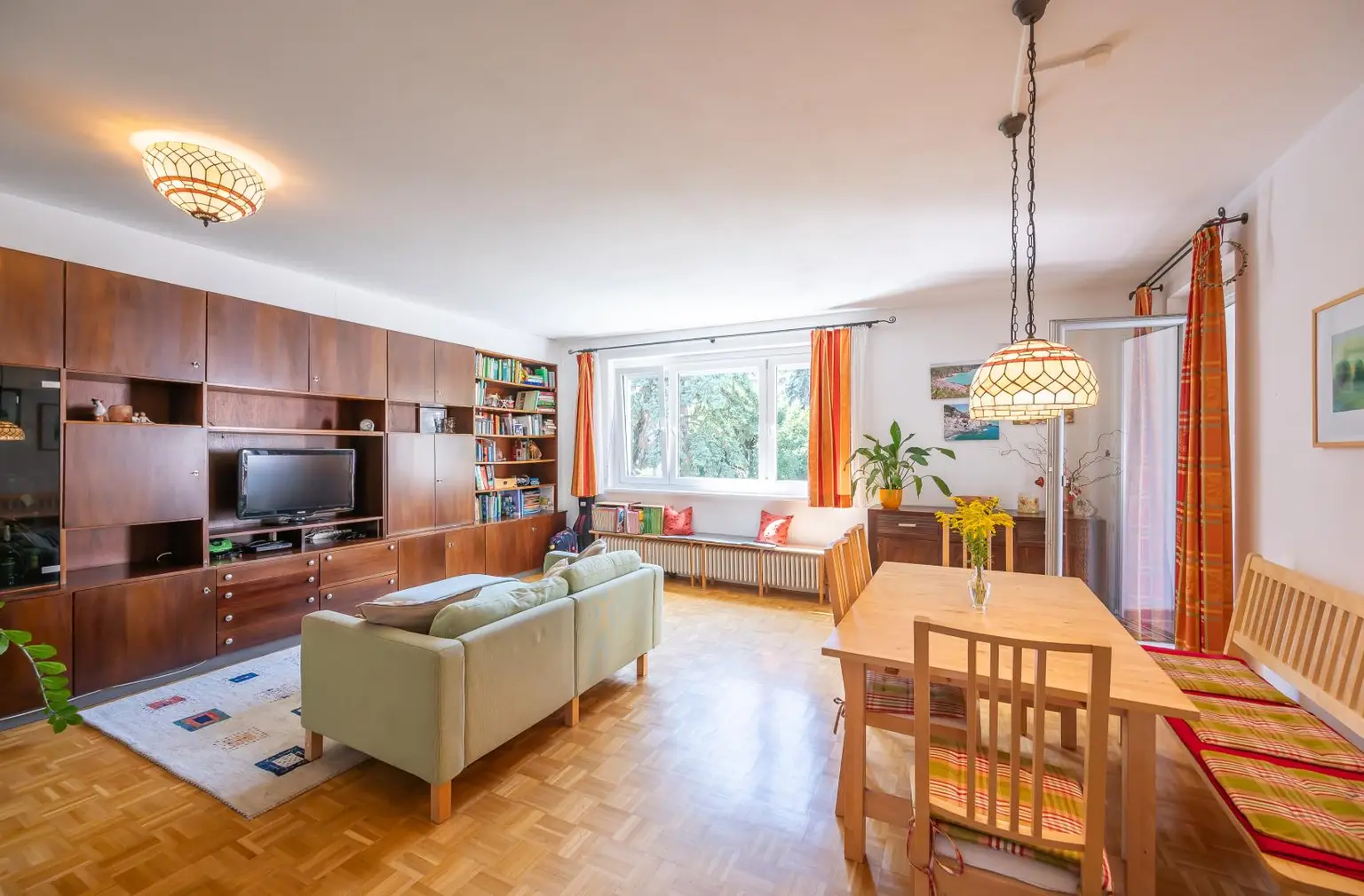 Wohnen im Grünen mit Stadtanschluss: 4 Zimmer | Loggia | PKW-Stellplatz