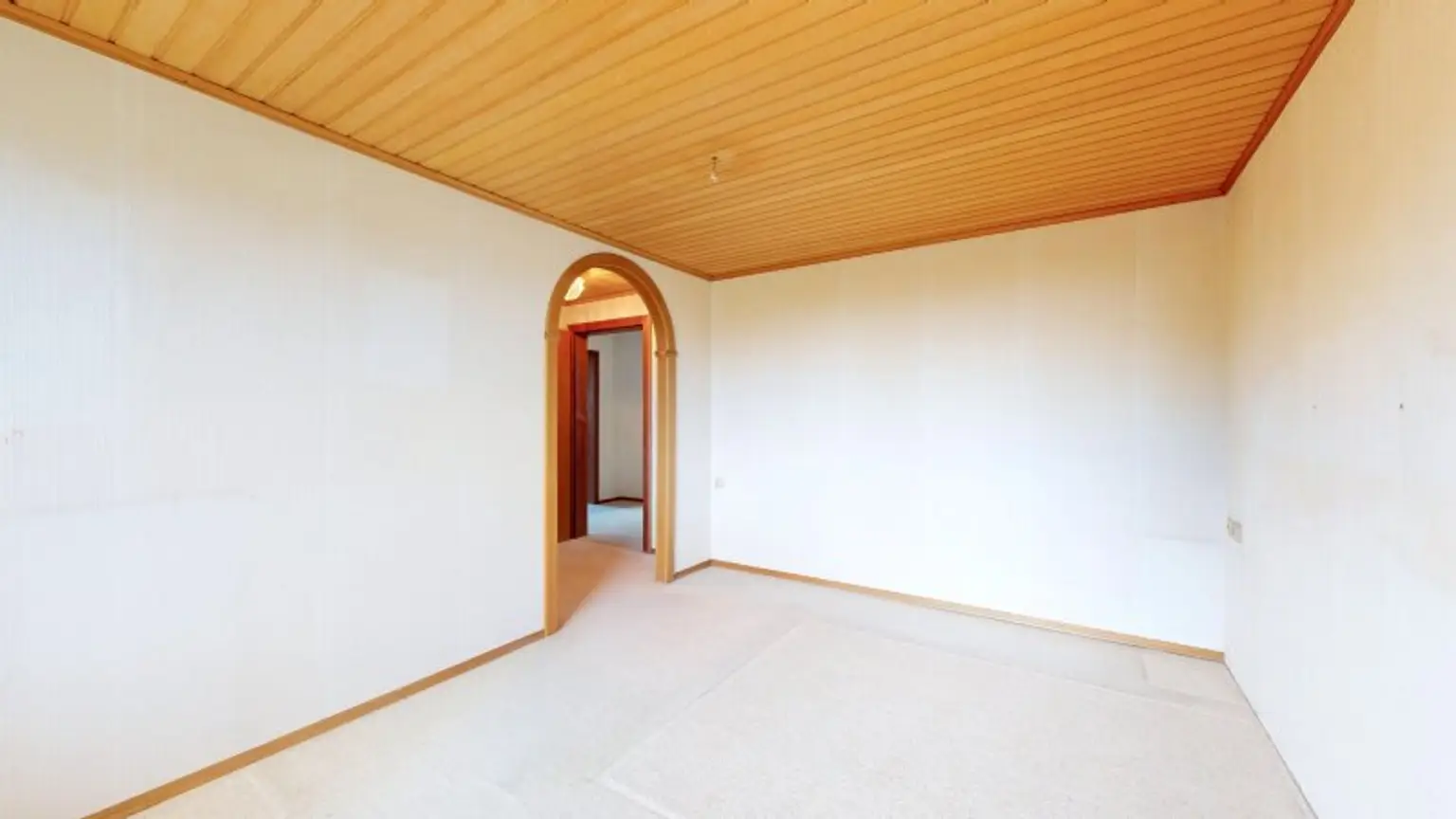 Bemerkenswertes Einfamilienhaus mit viel Entwicklungsmöglichkeit | Pool | Sauna | großer Garten