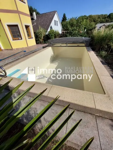 Wohlfühloase in 1220 Wien: Gepflegtes Einfamilienhaus mit Pool, Balkon, Terrasse & Carport!