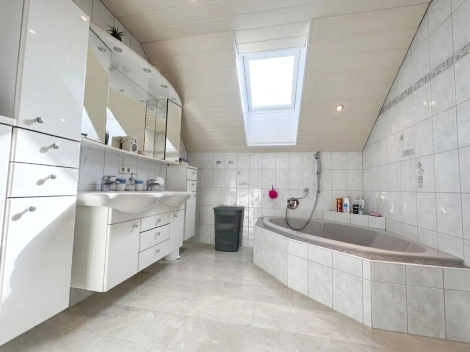 Großzügiges Einfamilienhaus mit Garten & Garage in Wels – 192m² Wohnkomfort!